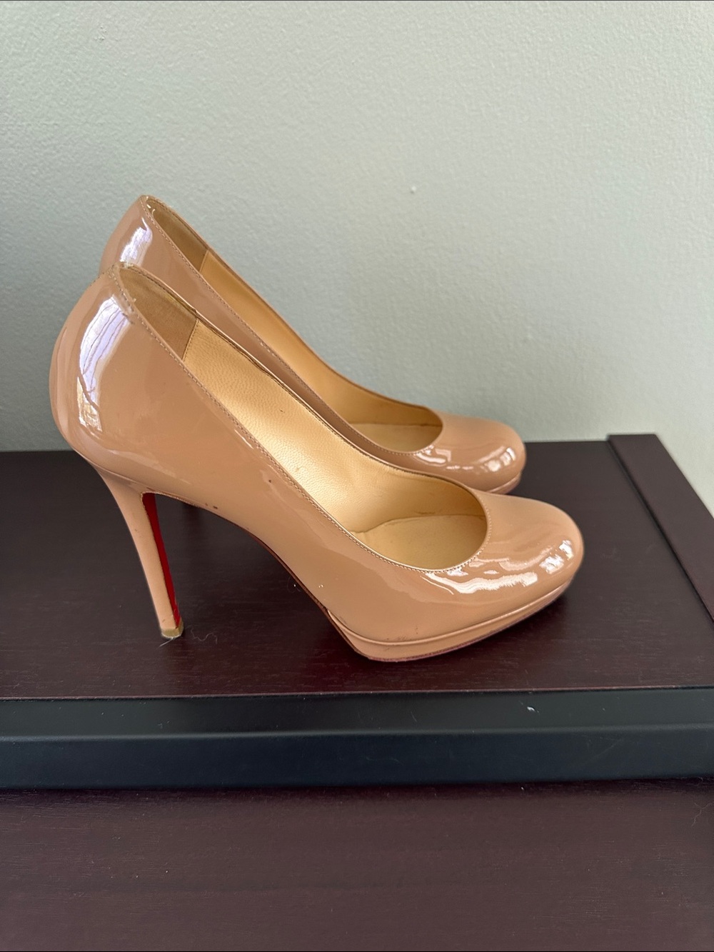 Christian Louboutin Nude Patent Platform Pumps with Red Soles - Picture 3 of 13